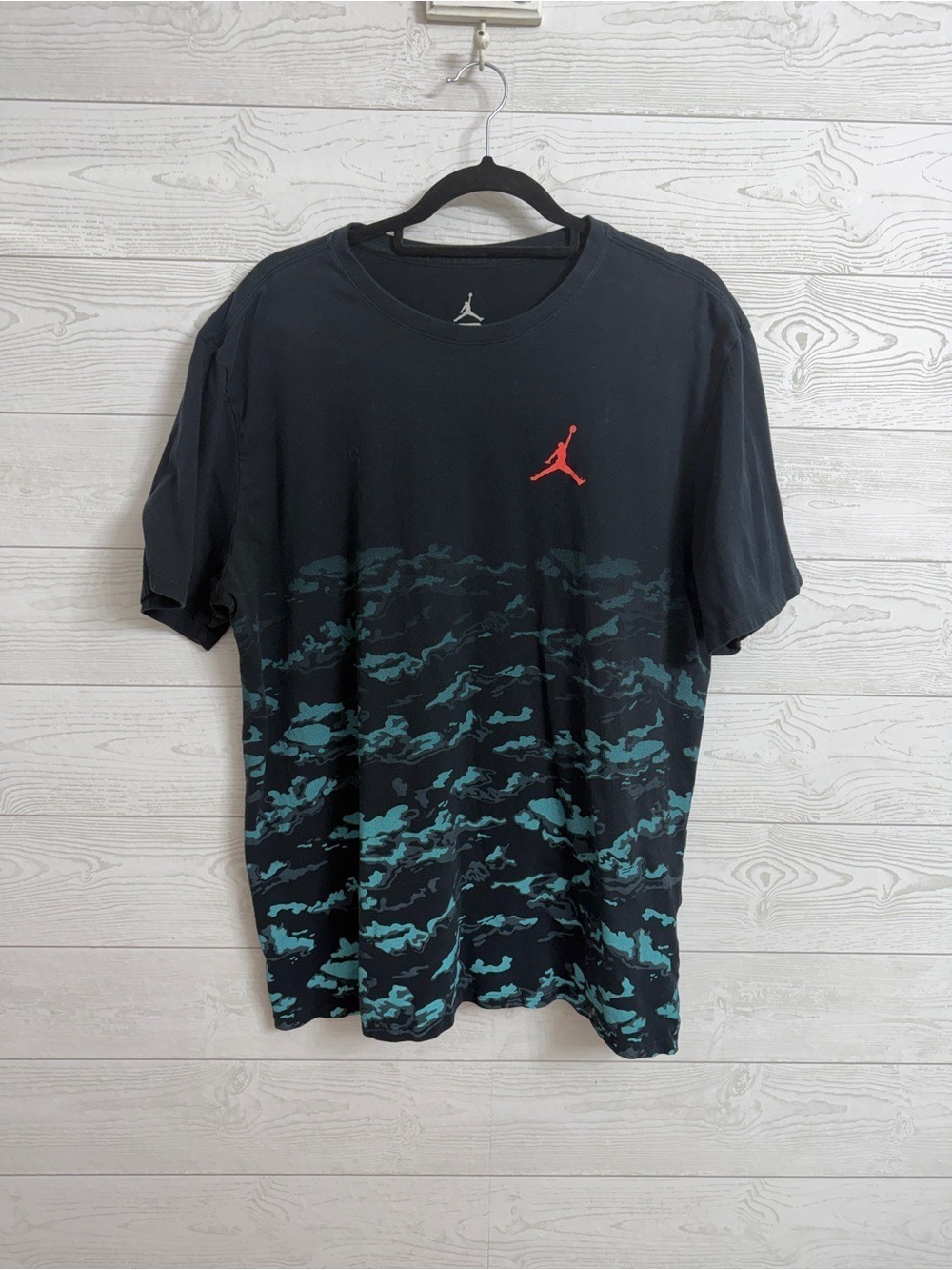 Nike Jordan Men’s Black Camo Short Sleeve Tee Shirt. Size XL